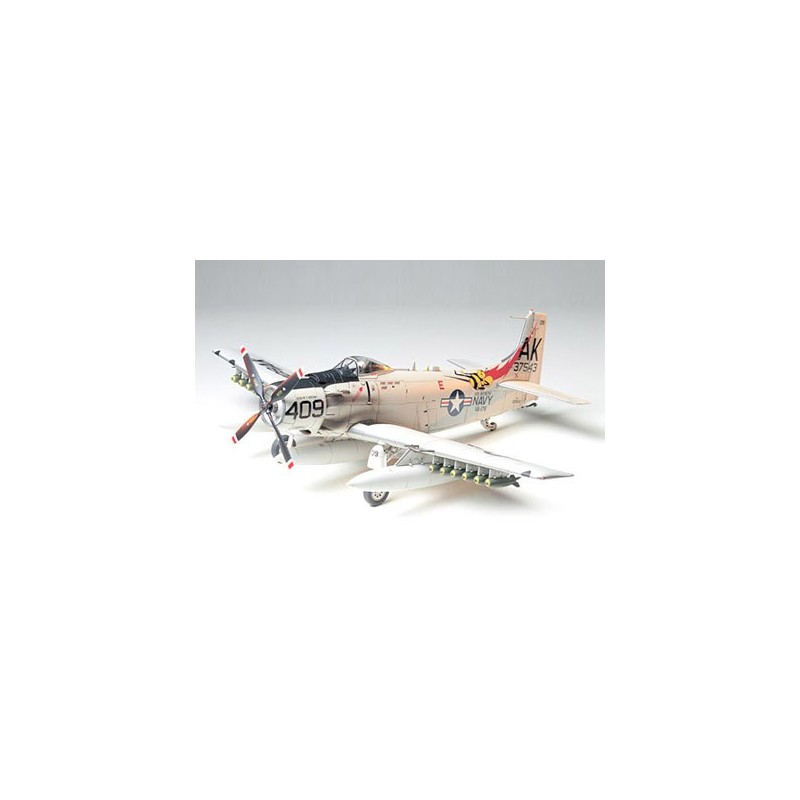 Tamiya 61058 1 - 48 A-1H Skyraider