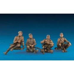 MiniArt 35001 1 - 35 soviet infanty at rest