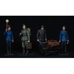 MiniArt 38010 1 - 35 German train station staff 1930-40